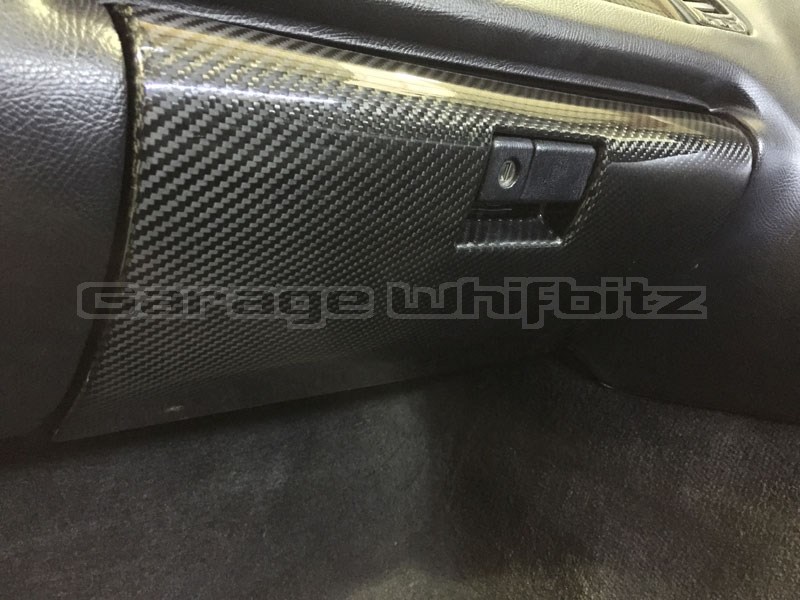 Carbon supra lower glove box lid
